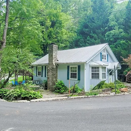 Tweeting Brook Villa
